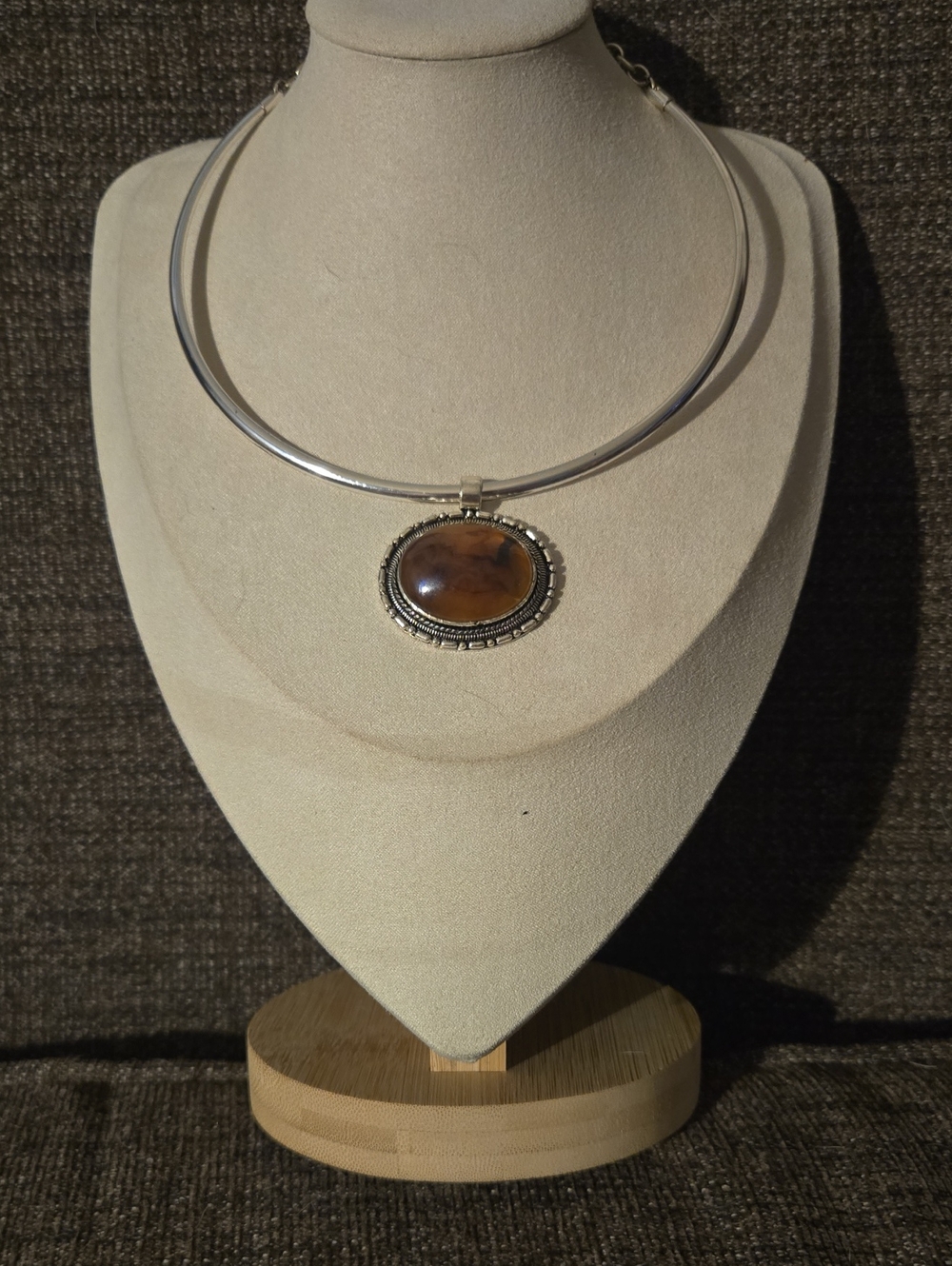 Vintage Silver Choker Cuff Necklace with Brown Oval Resin Pendant💫